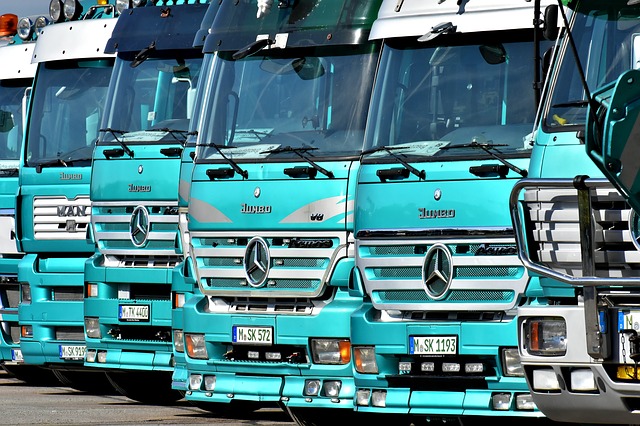 Flotila tahačů přívěsů značky Mercedes